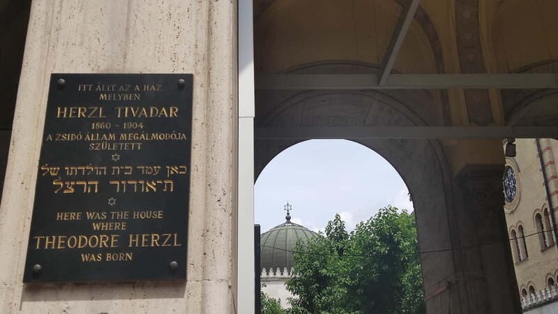 Jewish Budapest (German-language city tour) - Madách tér: the history setup that makes the rest click