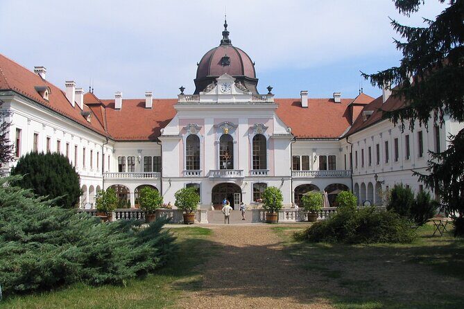 Legacy of Sissi Royal Palace of Godollo Tour with Cake and Coffee - Coffee and cake: why the included stop is more than an add-on