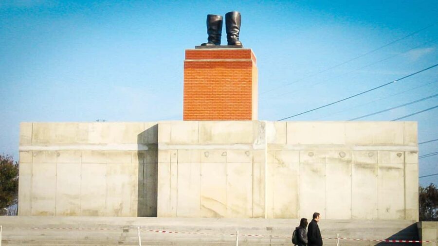 Life Behind the Iron Curtain, the communist Budapest private - Memento Park Statues vs. City Monuments: Two Ways to Learn the Same Message