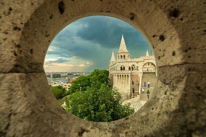 Live virtual walking tour in the Buda Castle quarter - Matthias Church and the Lead-Up to the Panoramas