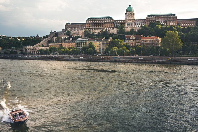 Luxurious, private day cruise with a waterlimousine to Szentendre - How long should you go: 1 hour vs 3 hours (and what you gain)