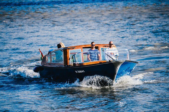 Luxurious, private day cruise with a waterlimousine to Szentendre - Meeting point and logistics: Jane Haining rkp. 8a makes it straightforward
