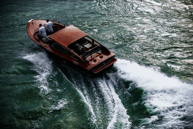 Luxurious, private day cruise with a waterlimousine to Szentendre - Your route on the Danube: how Budapest landmarks line up from the water