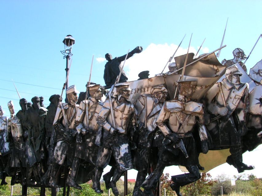 Memento Park: Official Guided Tour with Entry Ticket - Arriving at Witness Square: where the story starts