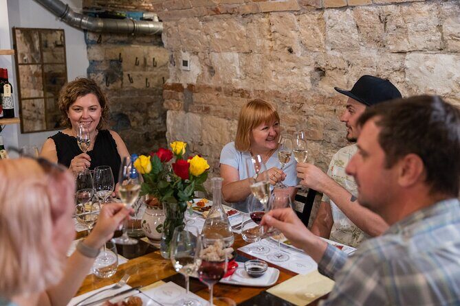 Palace District Evening Culinary, Wine, and History Walk - Walking pace, comfort, and who should plan for this route