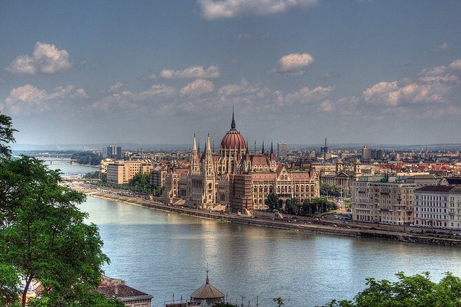 Private Budapest Sightseeing Tour: Royal Castle, Heroes Square, Chain Bridge - Jewish Quarter and the National Museum area: architecture in the real streets