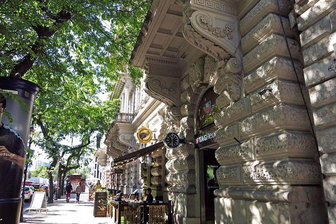 Private City Tour in Budapest 6 hours - Kossuth Lajos Square: Parliament-area viewpoints without the entry stress