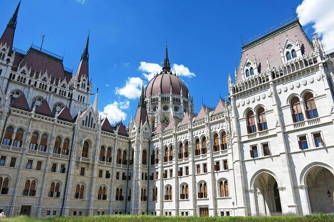 Private City Tour in Budapest 6 hours - Buda Castle area: 1 hour 40 minutes of core sights (and included admission)