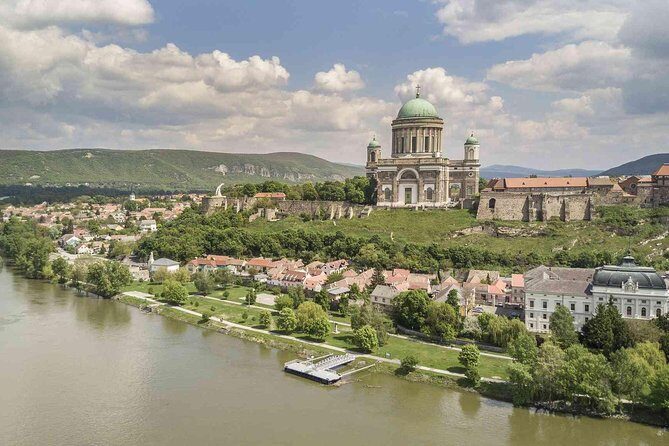 Private Danube Bend Experience with a comfortable air conditioned car - Getting picked up in Budapest (and staying comfortable)