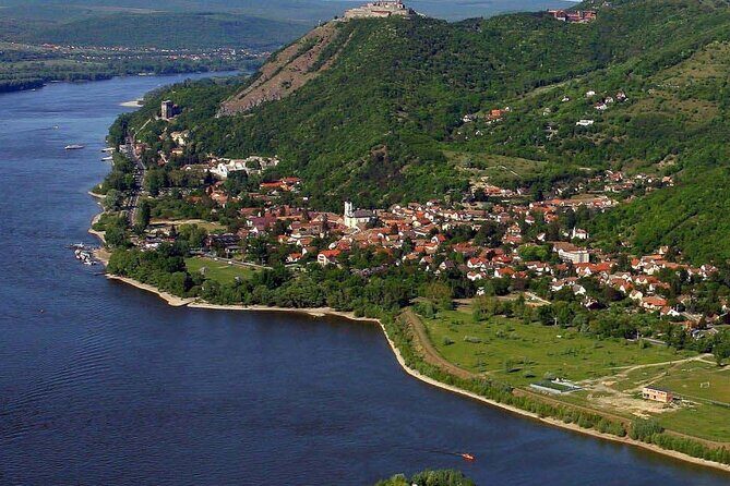 Private Danube Bend tour - full day - Lunch at a traditional Romanian restaurant: where the value shows up