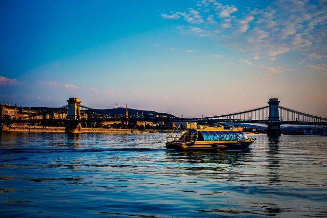 Private Danube Sightseeing Cruise in Budapest - The photo route: Parliament, Royal Castle, bridges, and Gellért Hill