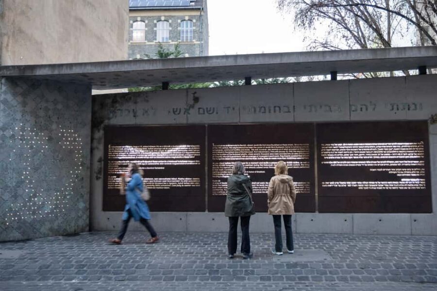Private Jewish Quarter Walking Tour with Synagogue entry - Erzsébet tér to Madách Imre Square: where modern Budapest meets wartime memory