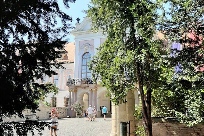 Private Sissi Castle Tour - The private guide factor: why names like Zoltan and Anna-Marie matter