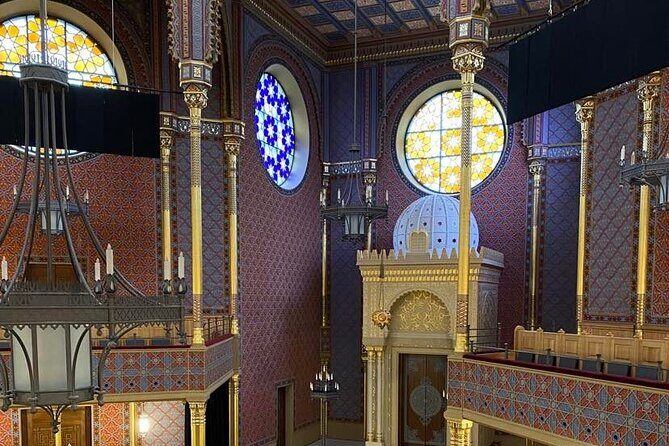 Private Walking Tour in The Jewish District Budapest - Dohány Street Synagogue: the big landmark with lessons built in