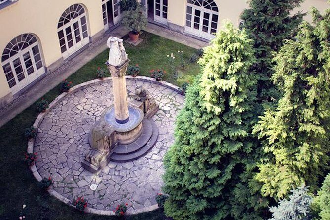 Secret Gardens and Squares Downtown | Walking Tour of Budapest - From Kamermayer Károly tér to Kálvin tér: where the tour actually starts