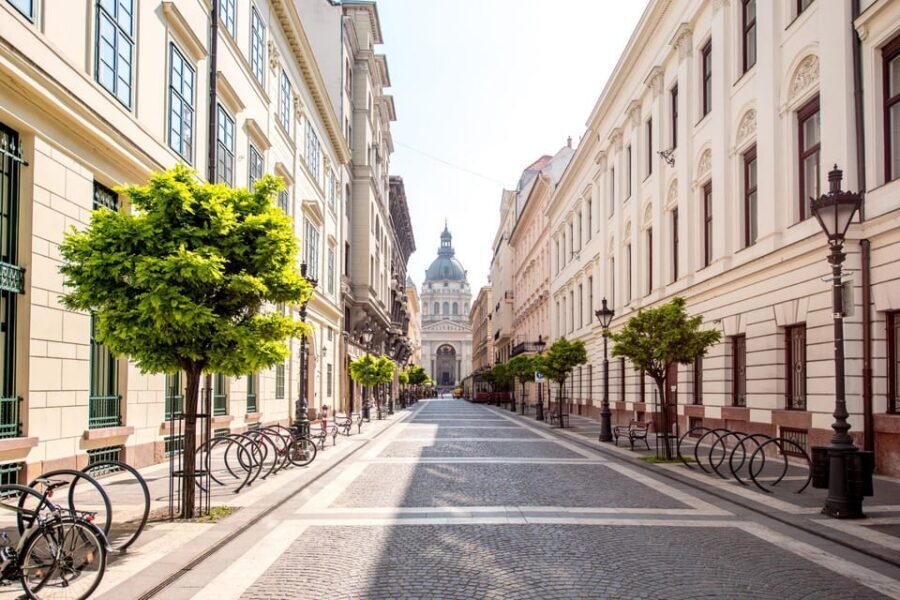 Skip-the-line St. Stephen's Basilica Guided Tour - Tips to get the most from your guided basilica and Old Town walk