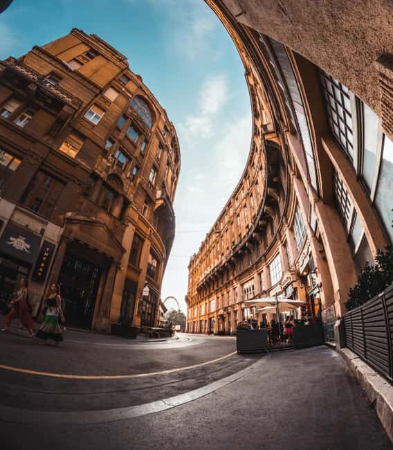 Street photography with your smartphone, tour of Budapest - Your real “skills upgrade”: how Luigi teaches composition on a phone