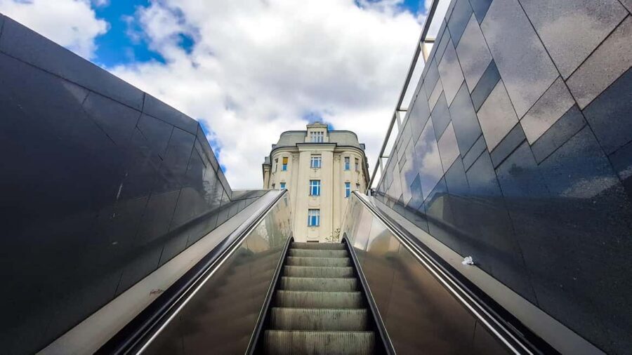 Street photography with your smartphone, tour of Budapest - A short metro break, then Bikás park for variety