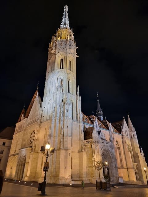 True Crime Walking Tour in the Buda Castle district - Matthias Church: your first clue at the castle’s center