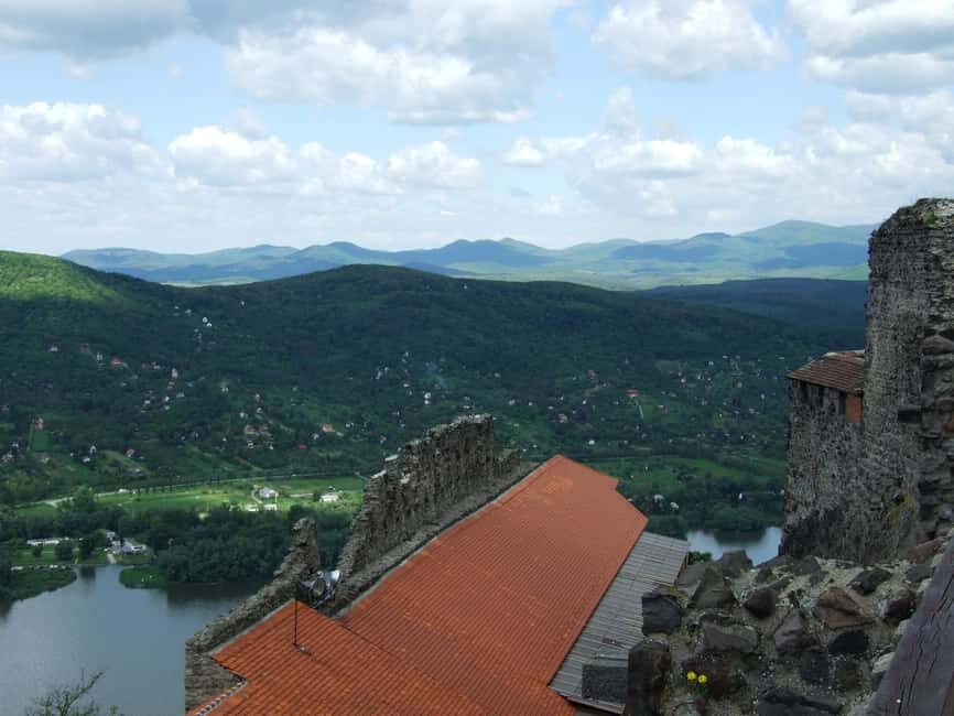 Visegrád Hike & Castle Tour with Ferry from Budapest - The Nagymaros Stop: Photos and a Chance to Reset