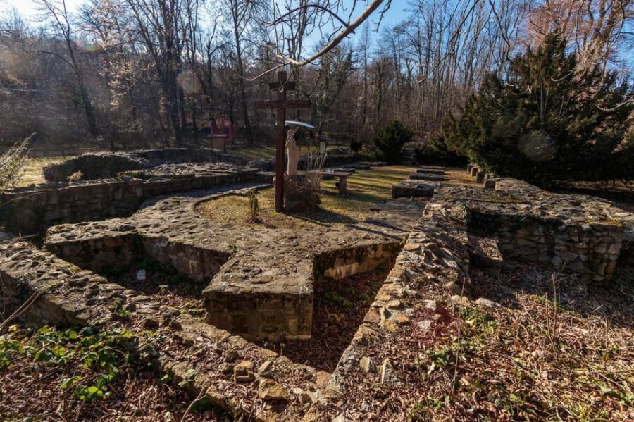 Walk to recent and aged spiritual sanctuaries near Budapest - Key moments that make this day trip worth it
