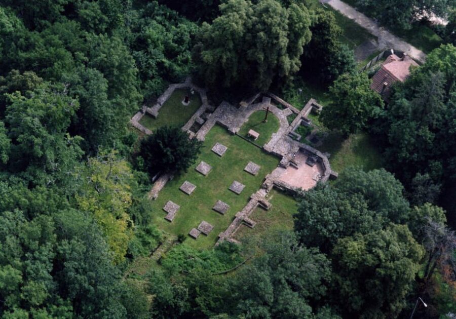 Walk to recent and aged spiritual sanctuaries near Budapest - Price and logistics: what you really get for about $127