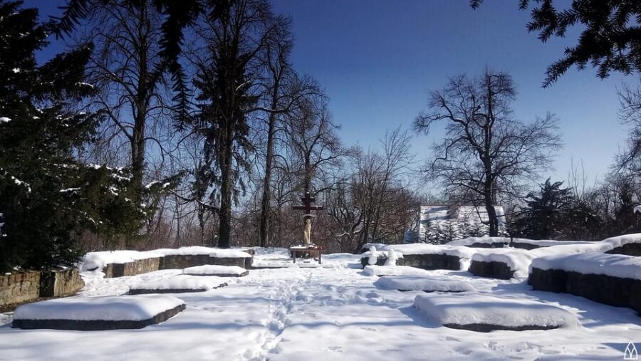 Walk to recent and aged spiritual sanctuaries near Budapest - Startrail is history you can walk (not a museum script)